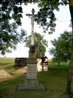 Kamenný kříž z r. 1885